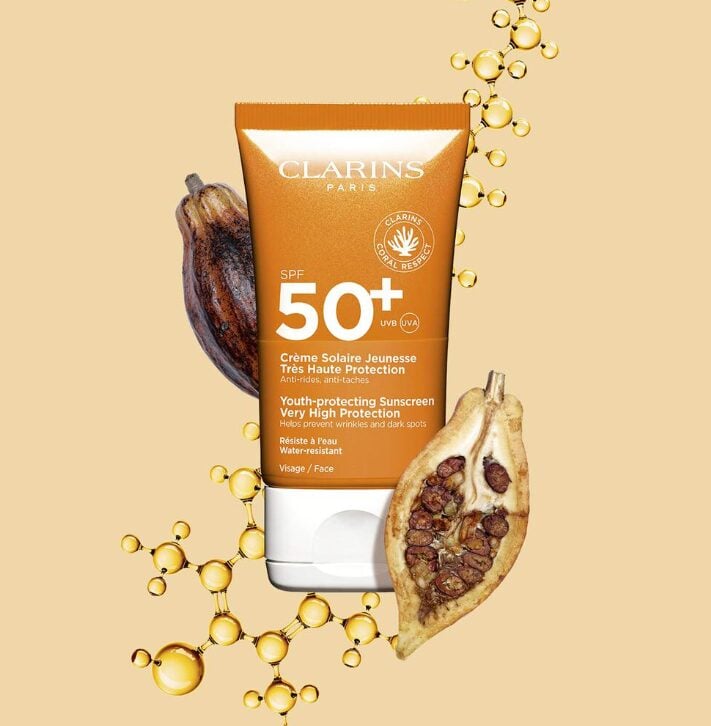 Skincare estiva? Inizia da qui: le creme solari che proteggono e combattono i segni del tempo