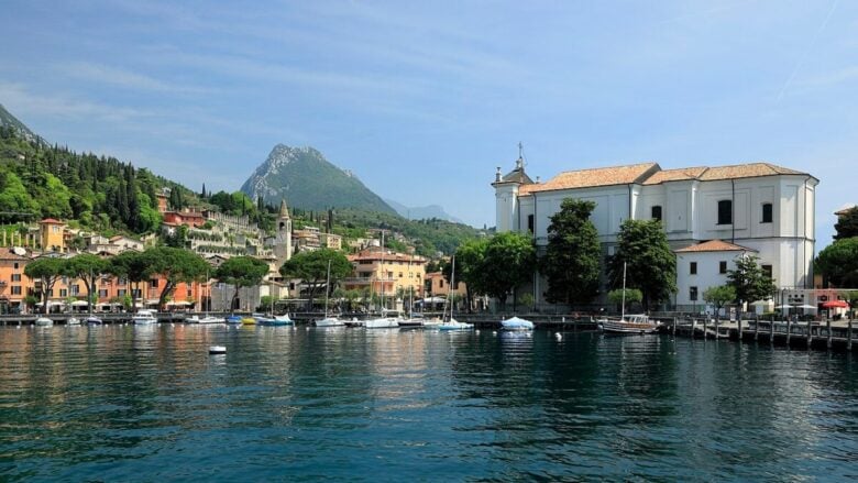 Questo borgo bandiera blu sul Lago di Garda è la meta ideale per un weekend estivo
