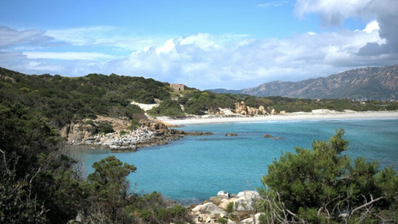 Bandiera Blu 2025: scopri le località e le spiagge premiate del Sud della Sardegna