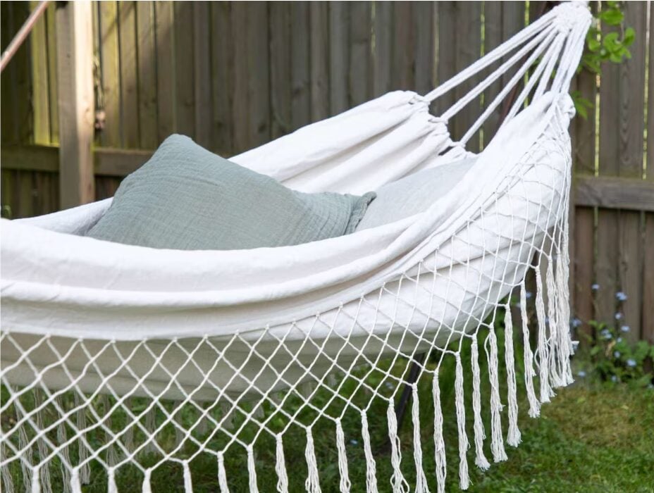 H&M Home ridefinisce il relax outdoor e firma l’oggetto cult dell’estate…