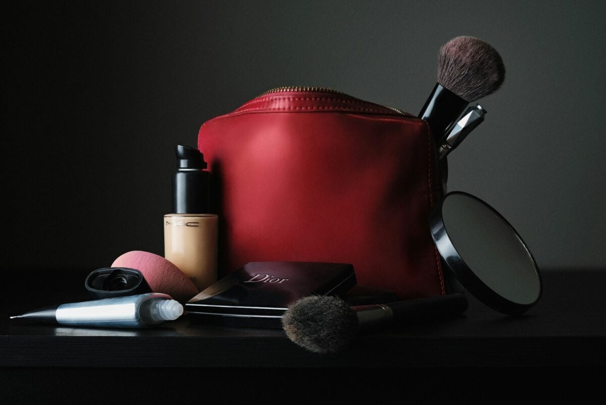 Come organizzare i prodotti make up in bagno: al punto 5 la soluzione che fa davvero la differenza Come organizzare i prodotti make up in bagno: al punto 5 la soluzione che fa davvero la differenza