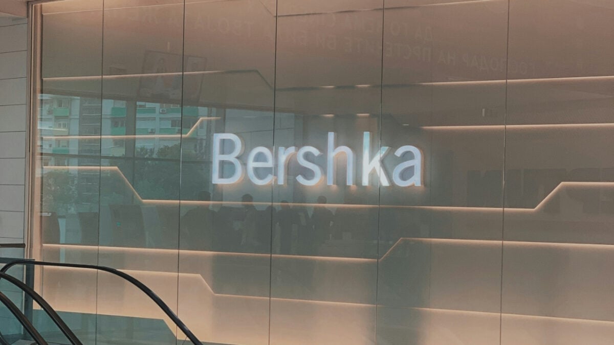 E’ questa la Blusa con laccetti di Bershka che sta andando a ruba!