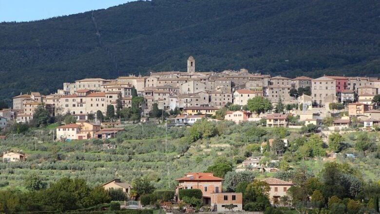 Un castello da fiaba e una vista mozzafiato: scopri questo Borgo da sogno tra le colline Umbre…