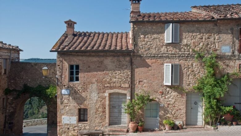 Il Borgo toscano abitato dagli etruschi: un viaggio tra misteri antichi e panorami da sogno