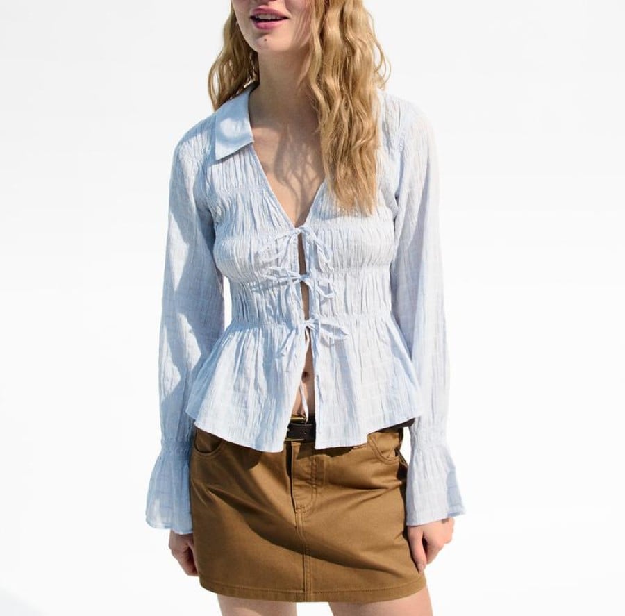 E’ questa la Blusa con laccetti di Bershka che sta andando a ruba! E’ questa la Blusa con laccetti di Bershka che sta andando a ruba!