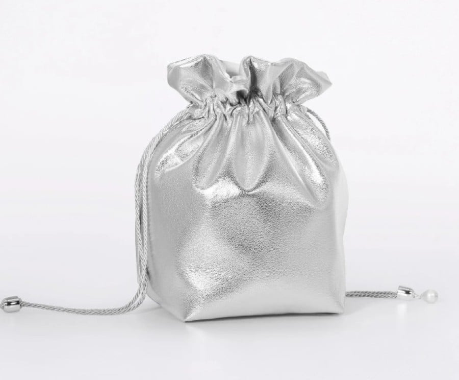 Minimal, chic e irresistibili: gli Accessori Silver che fanno impazzire tutte! Minimal, chic e irresistibili: gli Accessori Silver che fanno impazzire tutte!