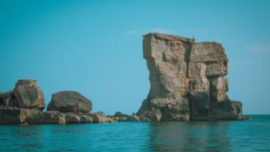 Meraviglia sul mare: un borgo della Puglia tra panorami mozzafiato e grotte da esplorare