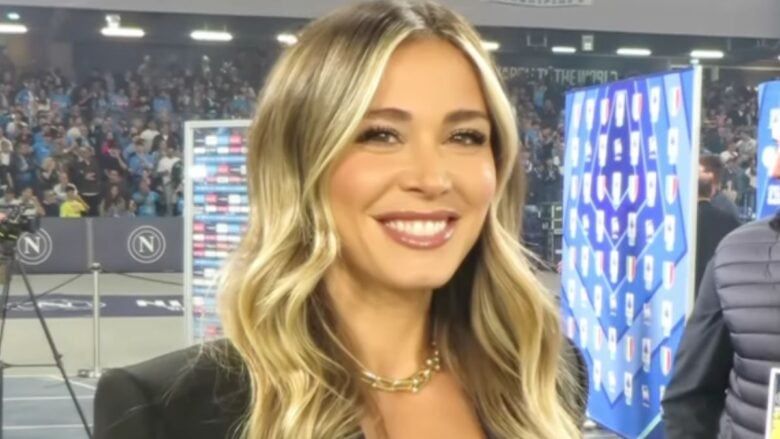 Diletta Leotta lancia una nuova ‘moda’ a bordo campo per la finale scudetto Napoli-Inter