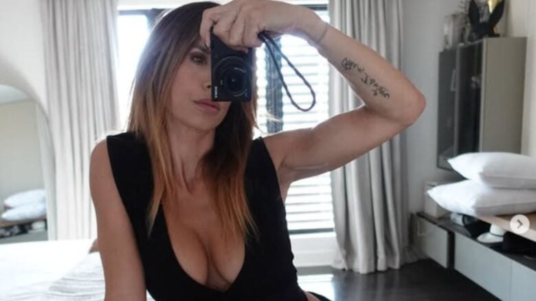 Elisabetta Canalis si mostra così sui social: che sexy! FOTO