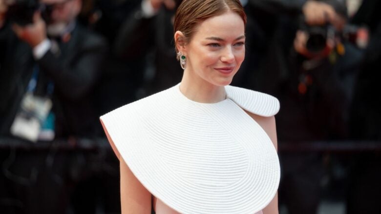 Cannes 2025, Emma Stone è la regina indiscussa del red carpet: eleganza eterea con l’abito bianco che lascia tutti senza fiato!