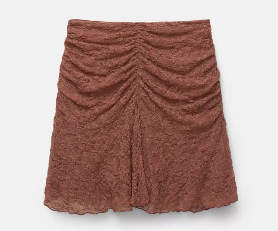Gonne in pizzo: il must chic del momento che conquista le fashioniste! Gonne in pizzo: il must chic del momento che conquista le fashioniste!