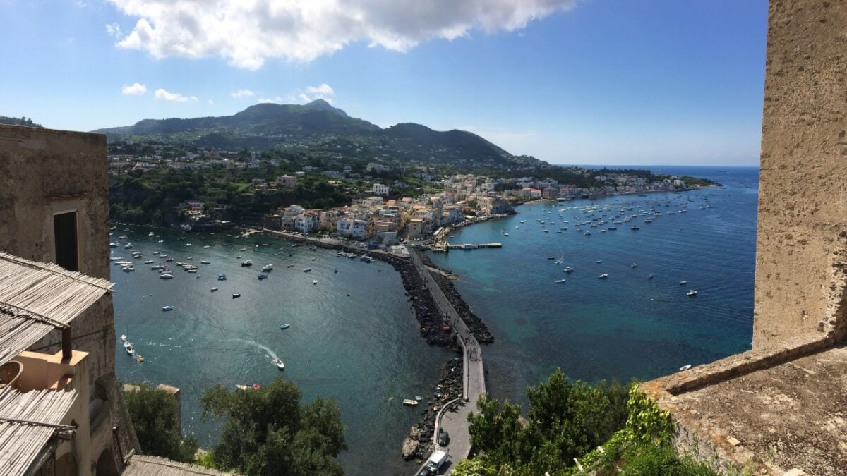 La chiamano l’Isola verde ed è davvero un paradiso da scoprire