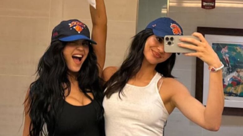 Kylie e Kendall Jenner, selfie allo specchio con il Look matchy-matchy!