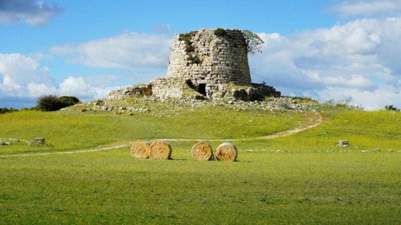 Questa borgo nascosto della Sardegna ha una storia antichissima. Da non credere!