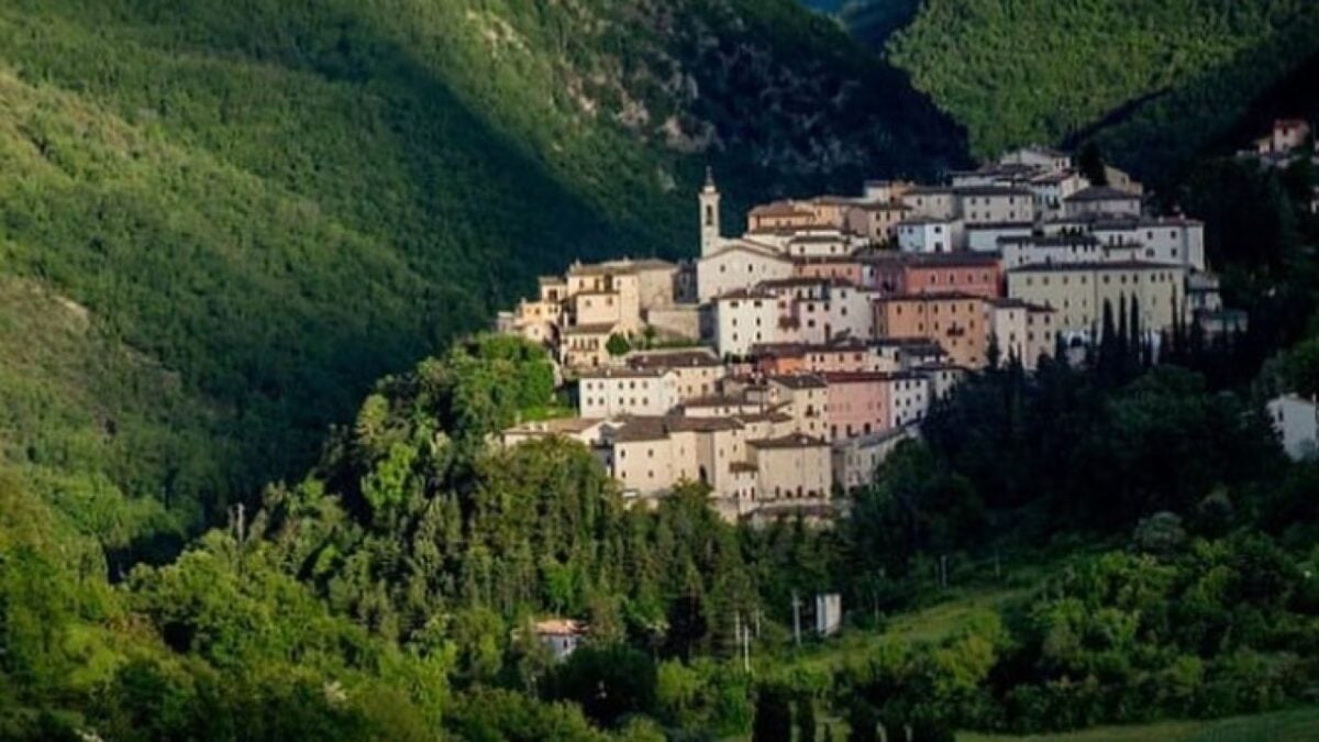 Tra le valli verdi dell’Umbria sorge un Borgo nascosto tra i più belli d’Italia