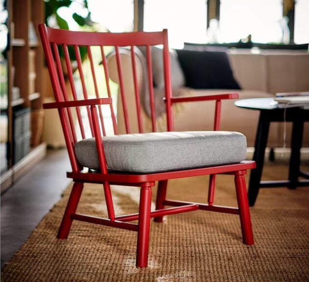 Una poltrona d’altri tempi: in legno, calda e accogliente, IKEA firma un seduta di design pronta a durare per generazioni! Una poltrona d’altri tempi: in legno, calda e accogliente, IKEA firma un seduta di design pronta a durare per generazioni!