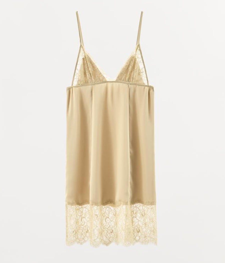 Tutti gli Slip Dress firmati Zara da avere per l’Estate 2025 Tutti gli Slip Dress firmati Zara da avere per l’Estate 2025