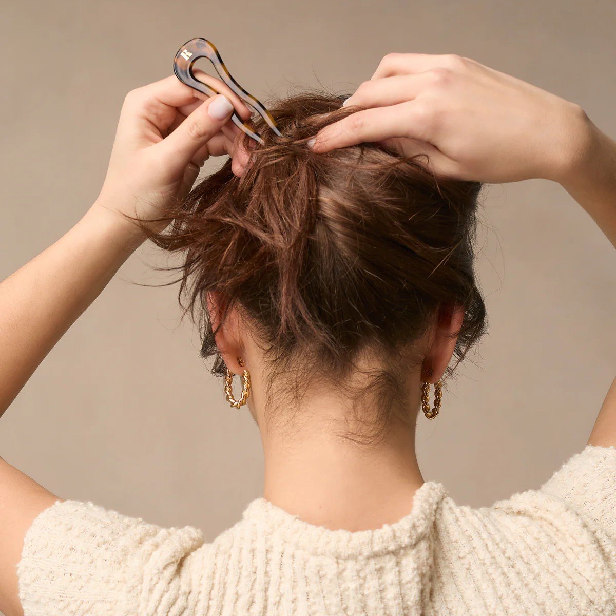 Una guida agli Accessori per Capelli di tendenza questa primavera Una guida agli Accessori per Capelli di tendenza questa primavera