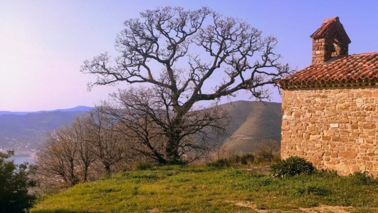 A metà strada tra mare e montagna, un borgo del Cilento dove il turismo è sostenibile