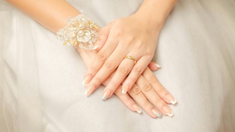 Mani perfette il giorno del sì: le unghie da sposa per il 2025 sono queste!