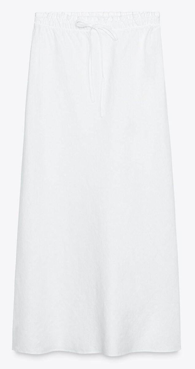Chi ama il bianco non potrà resistere: ecco le gonne lunghe total white più chic dell’estate