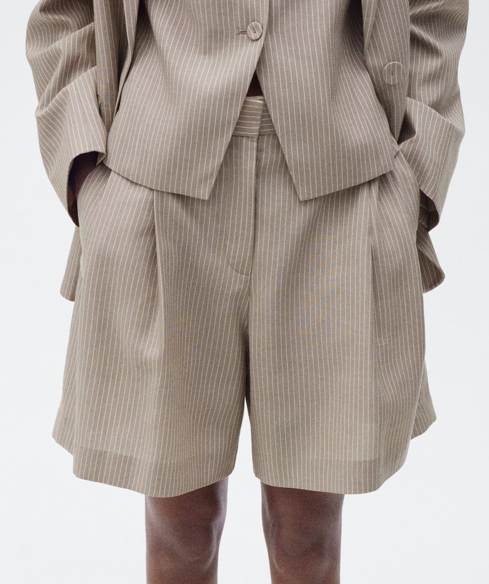 I bermuda sartoriali sono il must-have chic dell’estate! I bermuda sartoriali sono il must-have chic dell’estate!