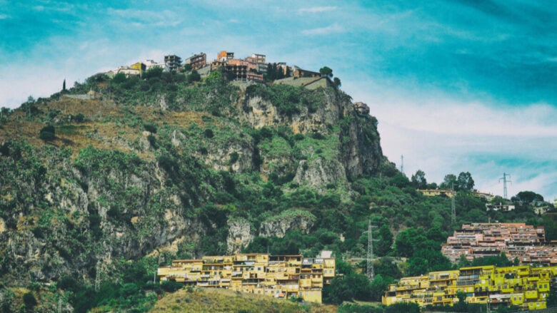 Il borgo siciliano di Castelmola ruberà il vostro cuore con le sue attrazioni meravigliose