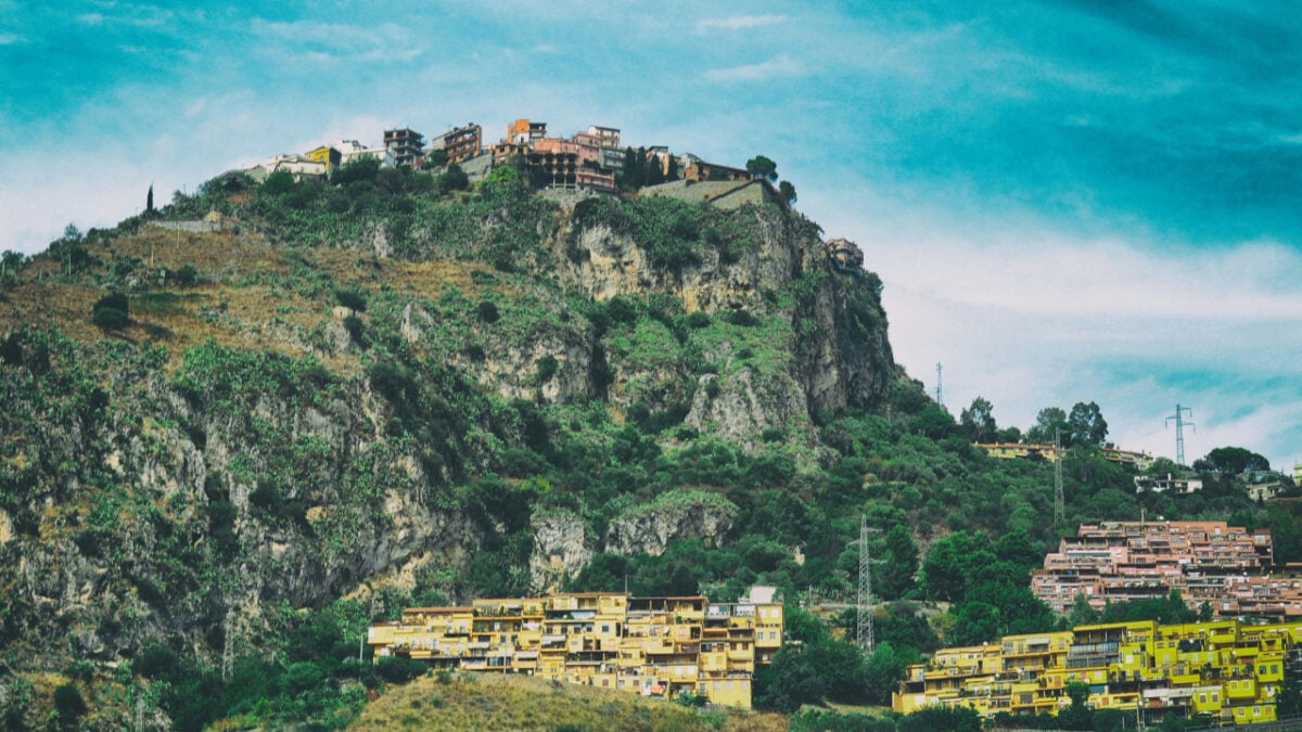 Il borgo siciliano di Castelmola ruberà il vostro cuore con le sue attrazioni meravigliose