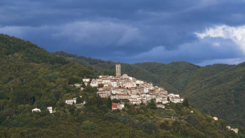 Un piccolo borgo abruzzese tra folklore, religione e mito. Da scoprire!
