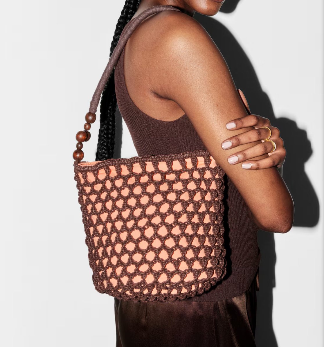 Borse estive: i modelli di tendenza must have per look effortless chic Borse estive: i modelli di tendenza must have per look effortless chic