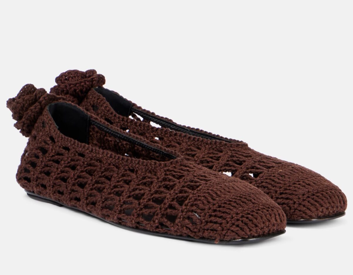 I Capi in crochet si riconfermano protagonisti della bella stagione I Capi in crochet si riconfermano protagonisti della bella stagione