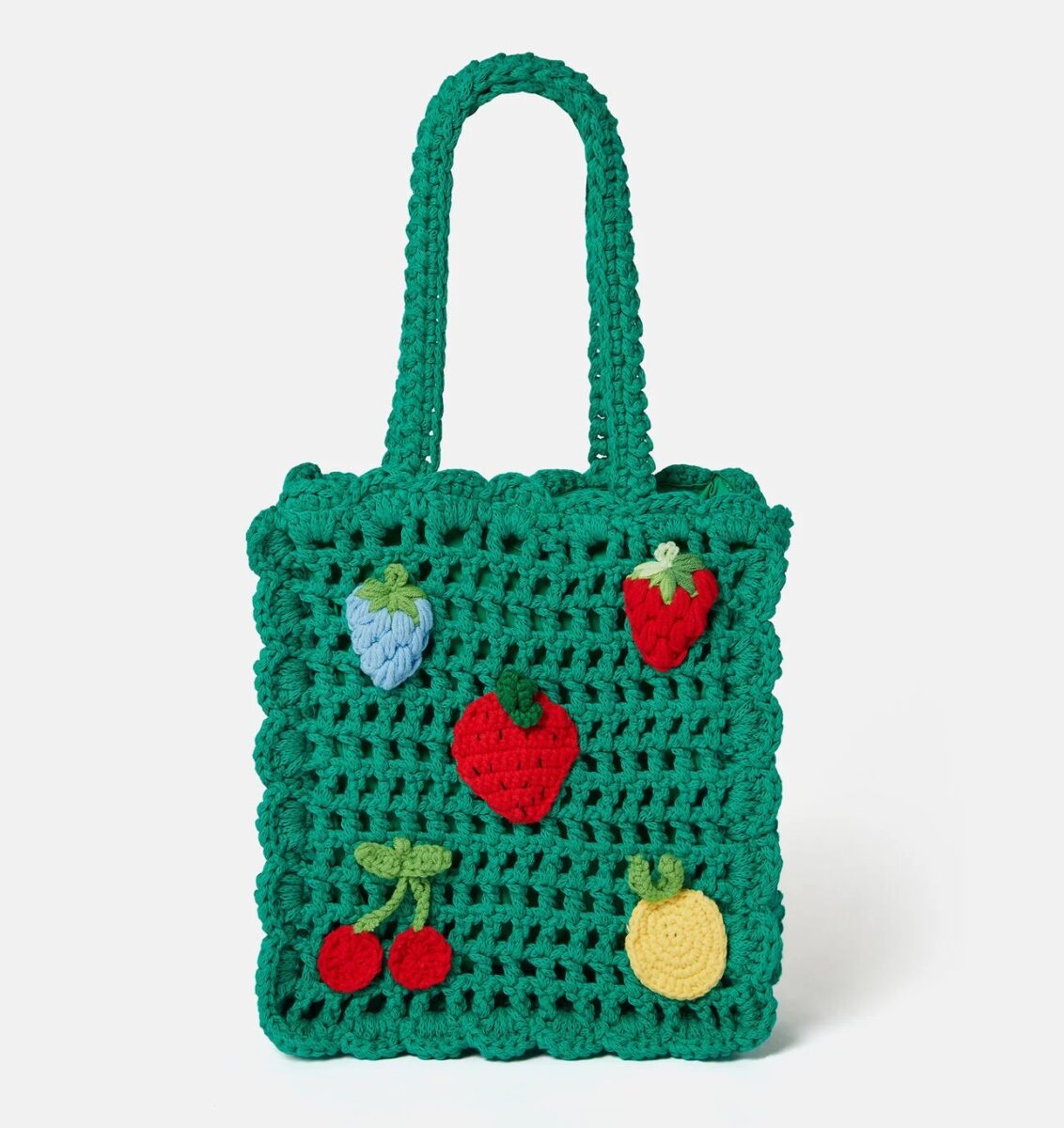 I Capi in crochet si riconfermano protagonisti della bella stagione I Capi in crochet si riconfermano protagonisti della bella stagione