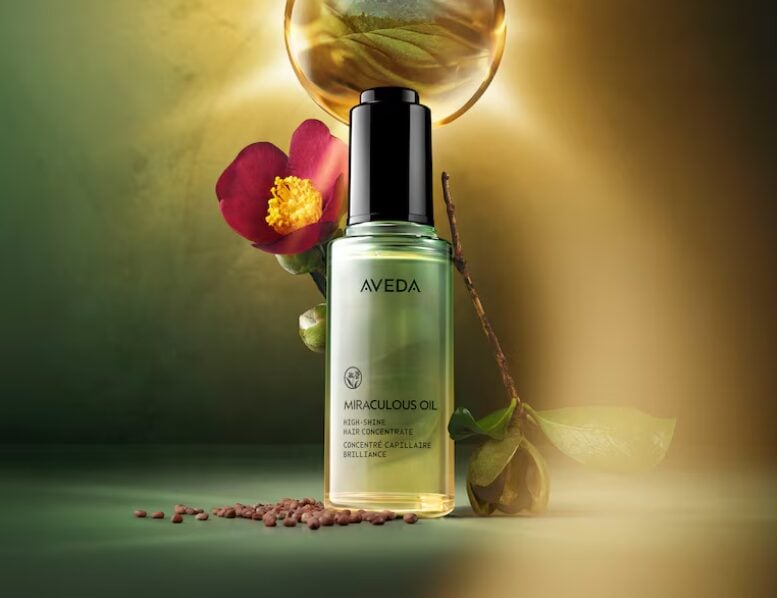 Aveda svela il segreto della Glass Hair: un olio booster per i Capelli che fa davvero “miracoli”