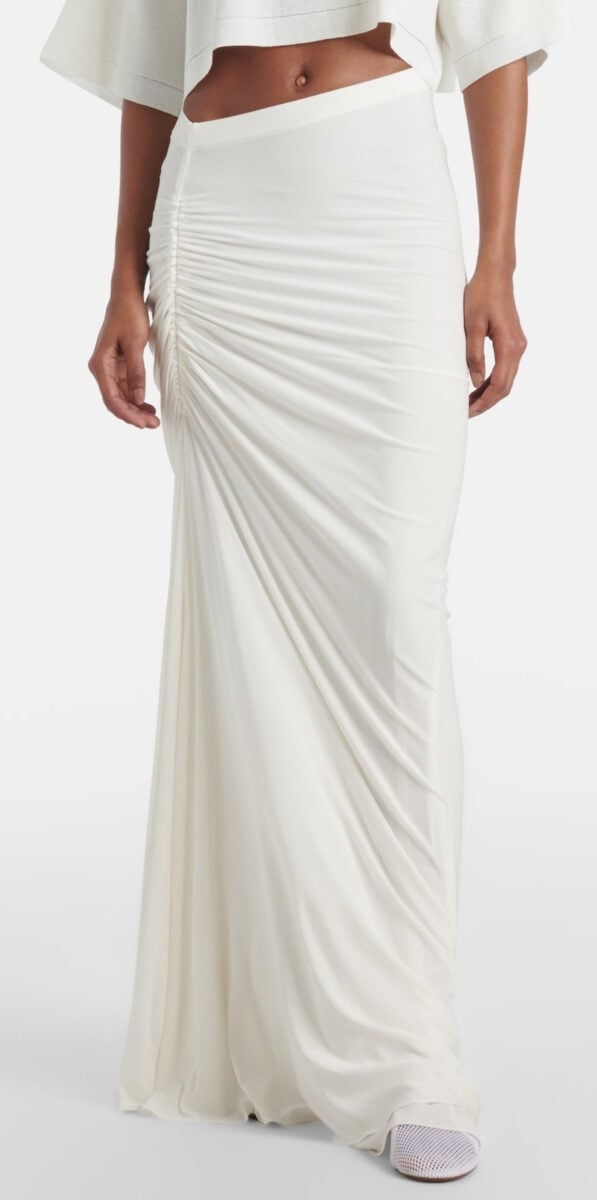 Chi ama il bianco non potrà resistere: ecco le gonne lunghe total white più chic dell’estate