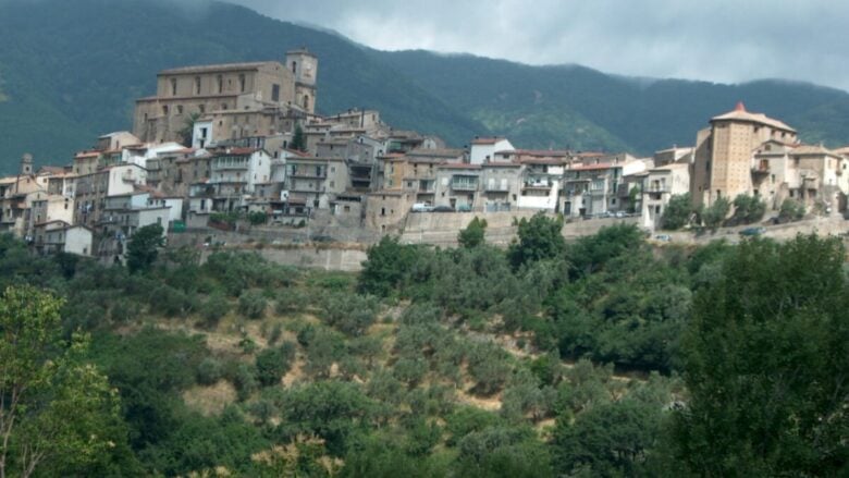 Nel cuore della Calabria, il borgo segreto delle magare: tra antichi misteri e suggestivi paesaggi