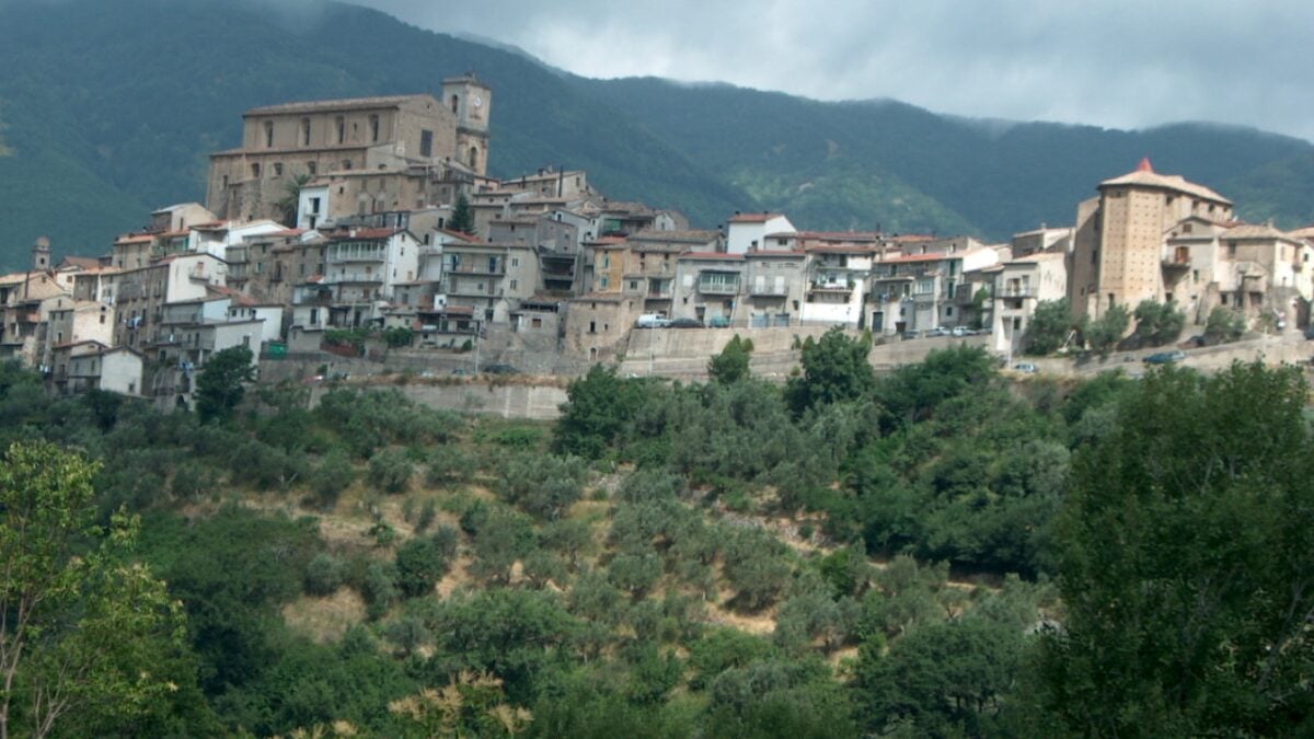 Nel cuore della Calabria, il borgo segreto delle magare: tra antichi misteri e suggestivi paesaggi