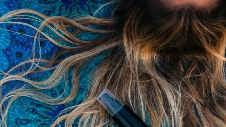 Haircare estiva: dallo shampoo al profumo, i trattamenti per curare i capelli d’estate