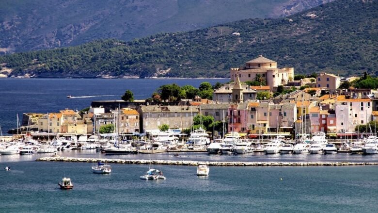 Questa località della Corsica è la meta ideale per vacanze estive davvero uniche