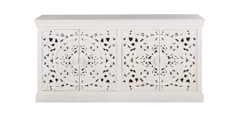 Un gioiello per gli amanti del Boho: ecco la credenza in legno intagliato di Maisons du Monde che farà parlare del tuo arredo Un gioiello per gli amanti del Boho: ecco la credenza in legno intagliato di Maisons du Monde che farà parlare del tuo arredo