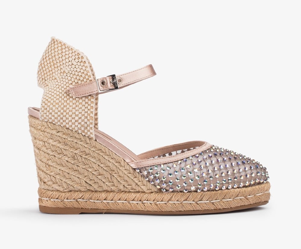 Le Espadrillas dettano tendenza: ecco i modelli più desiderati dell’estate Le Espadrillas dettano tendenza: ecco i modelli più desiderati dell’estate