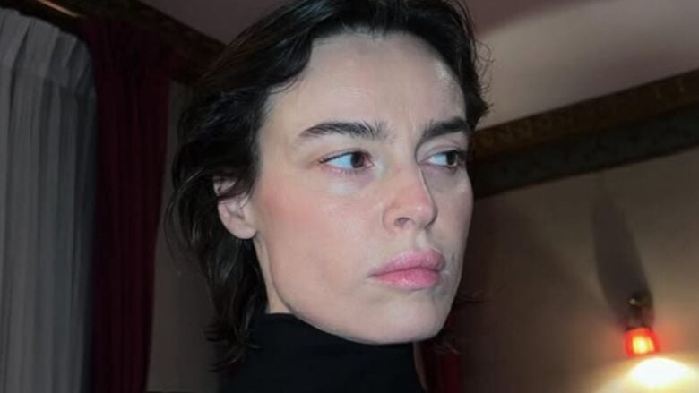 Kasia Smutniak, per i Nastri d’Argento 2025 sceglie l’eleganza senza tempo del total black con il tailleur giacca pantaloni