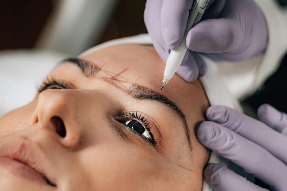 Dimentica microblading e tinta: l’henné sopracciglia è la tecnica naturale e low cost che ti cambia lo sguardo Dimentica microblading e tinta: l’henné sopracciglia è la tecnica naturale e low cost che ti cambia lo sguardo