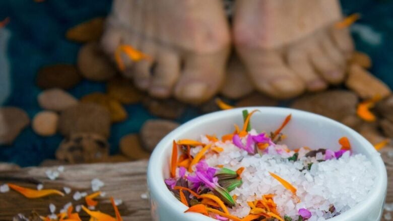 Estate alle porte? Ecco la Pedicure per piedi perfetti senza andare dall’estetista