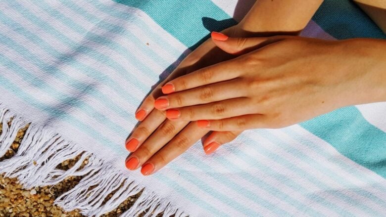 Unghie al top tutta l’estate con gli smalti a lunga tenuta 