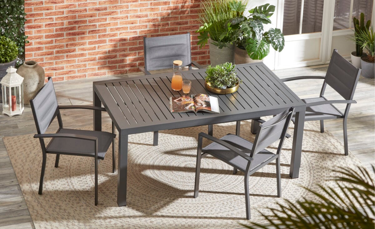 Tutti pazzi per l’outdoor firmato Conforama: ecco i must-have dell’estate 2025…