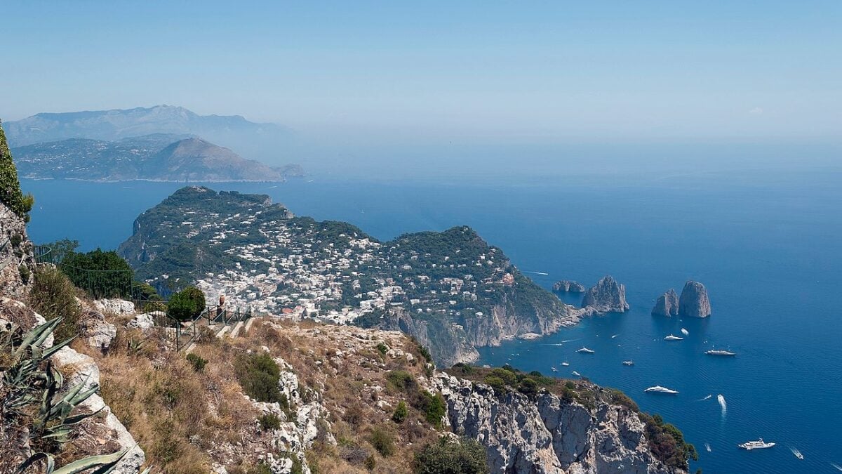 Vivere le atmosfere della Dolce Vita? Ecco perché visitare Capri e perché farlo questa estate