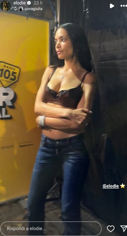 Elodie, che sexy con la bralette in pelle e il jeans a vita bassa! FOTO Elodie, che sexy con la bralette in pelle e il jeans a vita bassa! FOTO