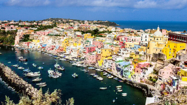 5 isole Italiane mozzafiato con mare cristallino e attrazioni suggestive