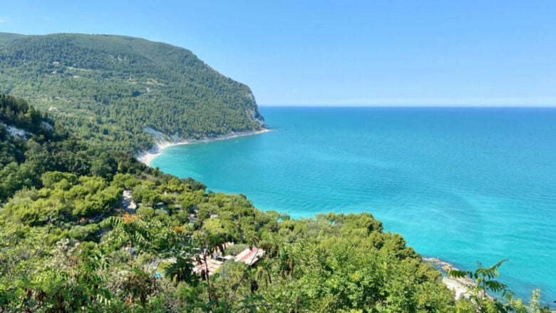 Queste 10 spiagge delle Marche ruberanno il vostro cuore in un batter d’occhio
