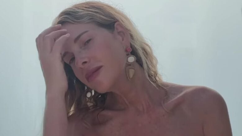 Alessia Marcuzzi, senza trucco e con i capelli mossi: lo scatto al naturale che ha fatto impazzire i fan!